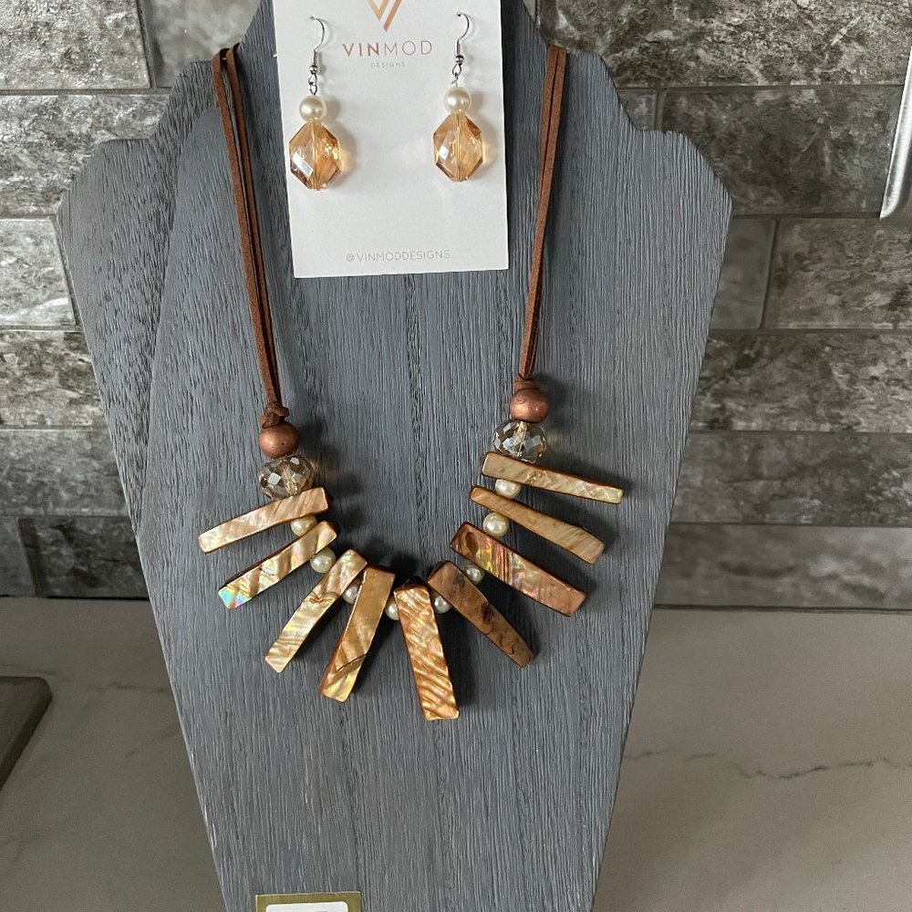 Vinmod Designs Crystal & Shell Statement Necklace… - image 3